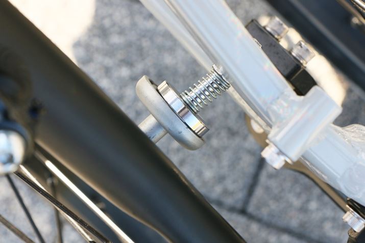 t[̑Oɂ}OlbgƁA܂肽񂾃t[AEŒ肳B𗣂Ăt[JȂ̂ŁǍ̍Ƃy