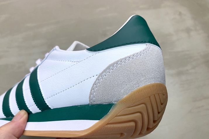 o[AEg\[q[ނ悤ɕĂAꂽObv͂𔭊BhCrOV[YƂĂ􂵂܂