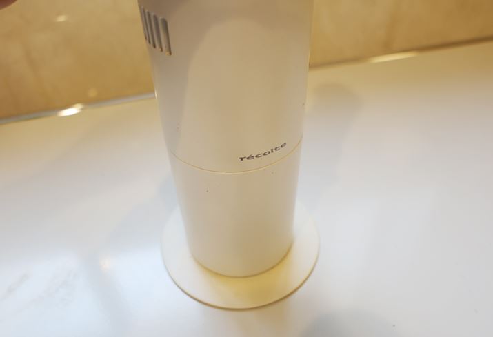 MMł͂邪AuEFbgmYv𑕒܂܃X^hɗĂꂽ