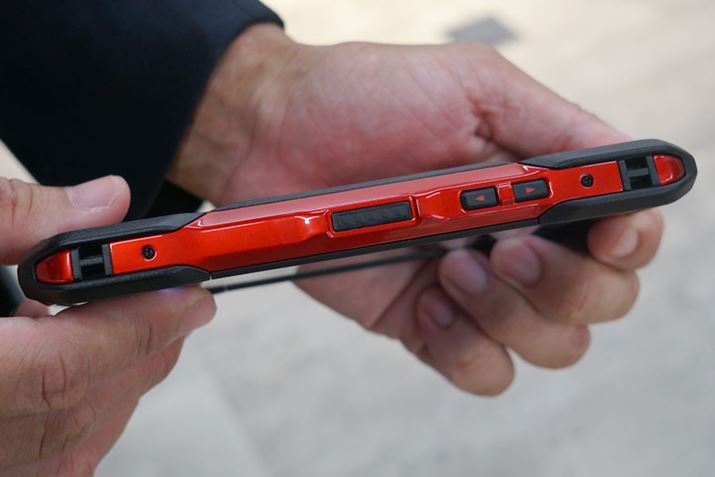 ʂɂ͎wF؃ZT[d{^ƃVb^[{^