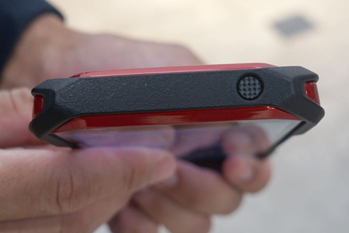 {fB̏ʂ̓d{^̓O[u𑕒ĂĂ삵₷