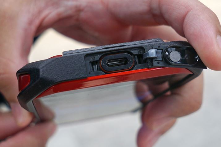 {fBʂɃLbvtUSB Type-C|[gzuBȂAUSB Type-C|[ĝ͖hEhoΉȂ̂ŁAd̑΍ƂȂ