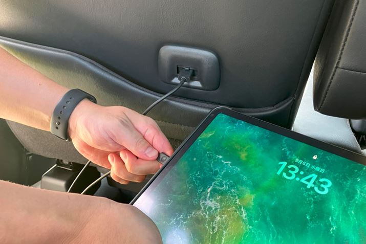 㕔Ȃɂ͏[dpUSB|[giType-AjAɂ΃^ubgœĂqǂɂ͂ꂵłB1_Ƃ΁AType-CƂɂꂵł