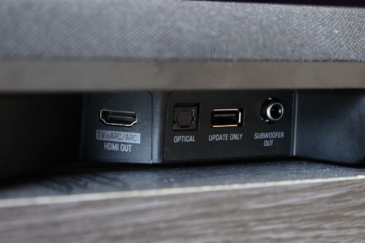 ڑ[qARCpHDMI[qƌfW^͂̂QnƃVvłBHDMIo͒[q̓P[u܂ɂȂȂ悤Ɏ΂߂ɔzuĂ܂