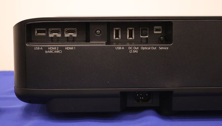 Android TV OS𓋍ڂĂAAmazonvCErfIYouTubeȂǂ̍Đ͒P̂ŉ\BNetflix͔ΉȂ̂ŁA[U[AmazonuFire StickvȂǂHDMI͂ɂȂƂ悢낤