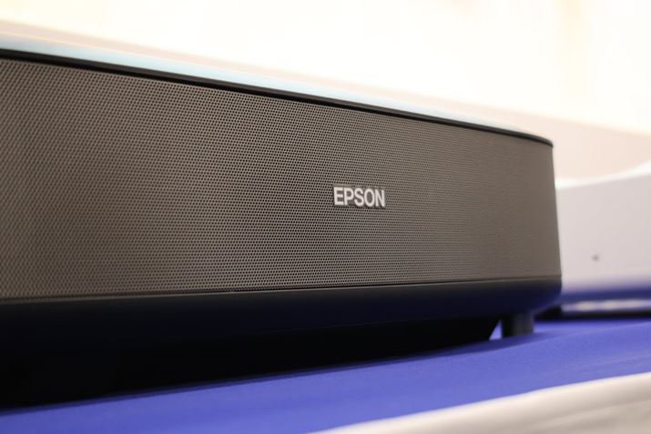 O`@͏]fuEH-LS300vƂ܂ŁA467ij×400(sj×133ijmmiˋNjBOς͏]fςȂ悤AtgOp`O^ɕύXĂBXs[J[\̂2.1chŕςȂÃOɍ킹ӖA`[jOČĂƂ