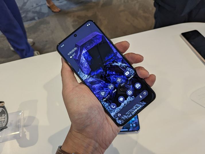 uPixel 8v͎ŎƁA炩ɏȂƂłTCY