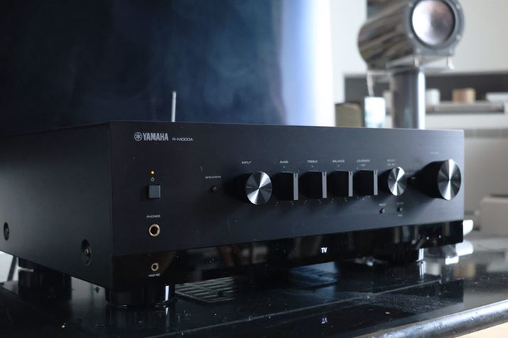 }nuR-N1000AvɂĂA܂̓erHDMIP[uŐڑBXs[J[ɃGbNu330 CEvgĉmF