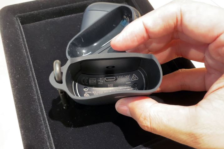 P[XʂUSB Type-C[qAt̏[dP[XƐڑ`