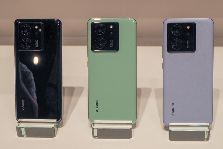 VI~́uXiaomi 13TvuXiaomi 13T Prov́AfUCJ\Ȃǂ͋ʂĂ邪A`bvZbg}[d̃Xs[hȂǂɈႢ