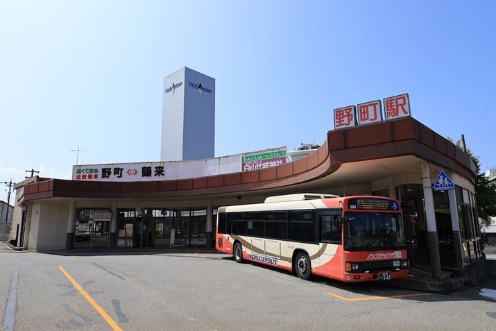 kSΐ̖쒬wB͂̓gȊX݂LĂ܂BXƕ͋Cς銴܂łEOS R6 Mark IIARF24mm F1.8 MACRO IS STMAvOAEAF7.1A1/400bAISO100AzCgoXFzAsN`[X^CFiBeʐ^i6000×4000A8.1MBj