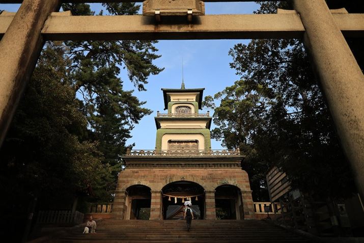 R_Ђ̐_Bam3̌zlɂ钿złEOS R6 Mark IIARF24mm F1.8 MACRO IS STMAiDAEAF1.8A1/1600bAISO100A-0.7EVAzCgoXFAAsN`[X^CFiBeʐ^i6000×4000A9.8MBj