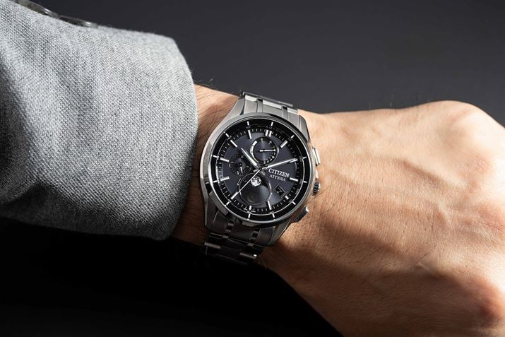 uBY1001-66EvBVo[J[̃P[XuXbgɁA̐[݂ubN܂āArWJW̎茳ɃV[vA͋CYĂ܂