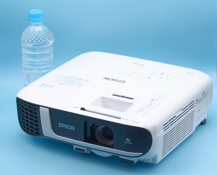 uEB-E01vuEB-W06vƂ̓Ÿӏ኱قȂAs5cmقǒȂĂ܂