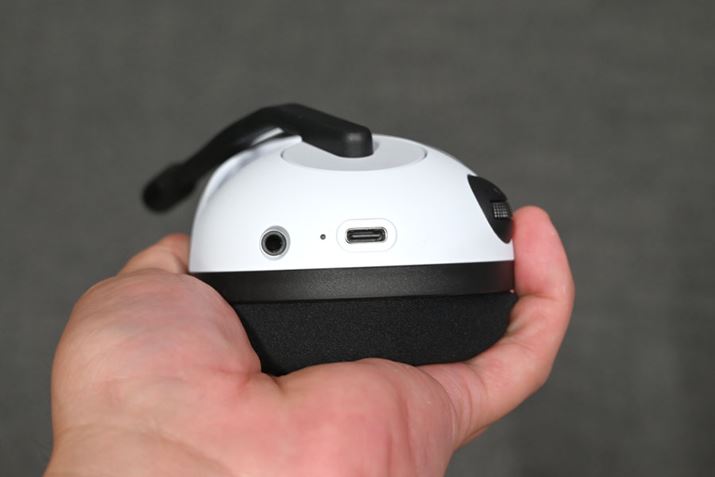 pUSBgV[o[iUSB Type-Cjɂx2.4GHzCXڑłȂA3.5mmC[hڑɂΉBȂAwbhZbg{̂USB Type-C͏[d@\݂̂ƂȂ