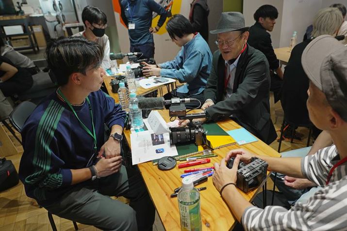 `[EAKIYA񂪍utSB̎Q҂̒ł͔Nw`[