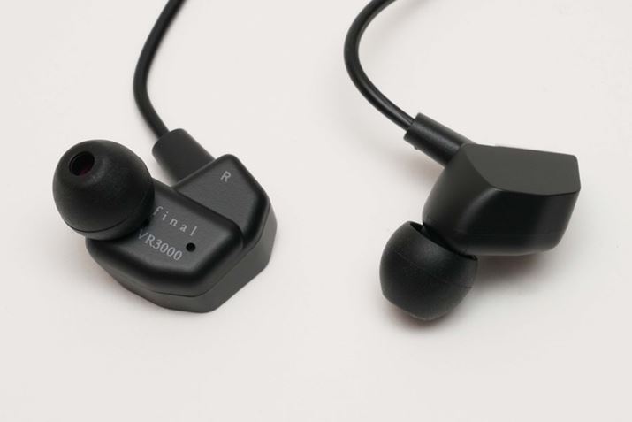 uVR3000ṽJ[́uMATTE BLACKvB^pj^[@Ƃč̗pĂfinali炵J[ł