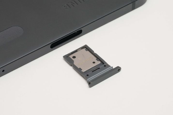 microSDJ[hXbgĂAő1TBmicroSD[J[h𑕒\