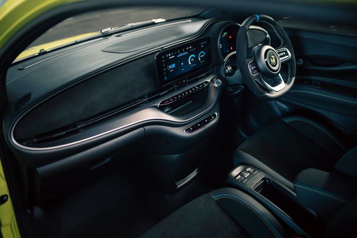 CeA͍x[XȂAu[ƃCG[̃_uXeb`XɔzĂAN[̃hAVIB܂AAJ^[̗̍pɂāAS̓IɎ̍ƂȂĂ