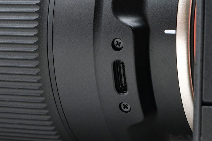 Y̊t߂USB Type-C[q𑕔