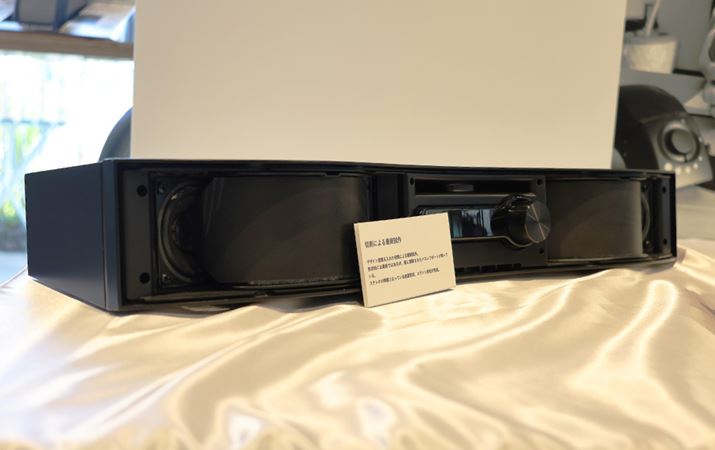 Ō̃vg^Cvł͋ȖʐU̐FςAiłւƋ߂ÂB茩ڂ𗎂邽߁AUɂ͍Fɂ邽߂̃R[eBO{Ă