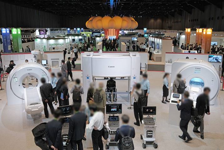 8NԂɃpVtBRlŊJÂꂽuCanon EXPOvBɓẴu[Xɂ́A΂ʂōׂȉ摜tHgJEeBOo퓋ڂXCTȂǁALm͂Ă郁fBJ̑uWĂ