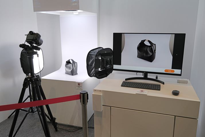 3D摜BeEfBuDual Pixel CMOS AFv𓋍ڂuEOS RV[YṽJŎBe2D摜3DɕϊlqWĂ