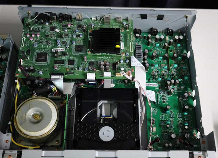 uCD 50nv̓BiRZvgƃfBXNJuND8006vƓA݌vIɂ͂悳ꂽʕłƂ