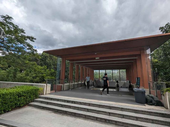 ~nL傷邽߁ALpXt߂̒nS̉w܂Œʂ̒npӂĂ܂