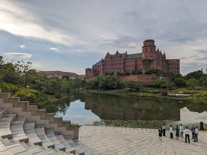 ΂̌ɋȉ̌镗íA͂n[E|b^[̐E