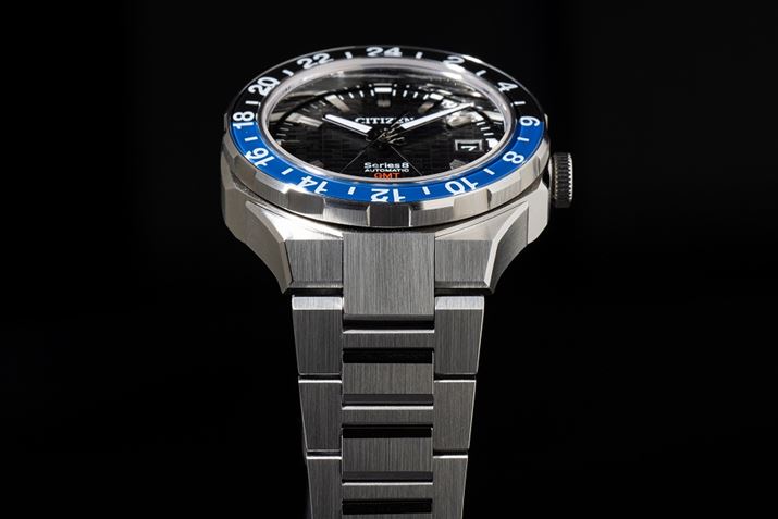 P[XuXbgɂAEgCɋ߂̃e[p[A_ȃVGbgɁBʐ^́uNB6031-56Ev