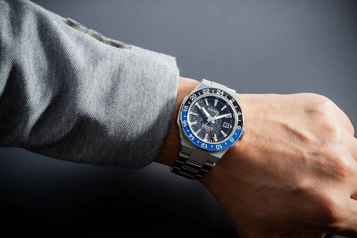 CgO[̏HWPɁuNB6031-56EvR[fBl[gBx[̑N₩u[X}[gȍFɂȂāAiAANeBuȎ茳ɎdオĂ܂