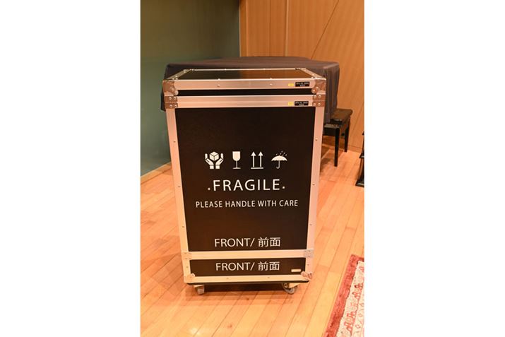 炪u_iNARUKAMIjṽfo[ŎgppL[P[XBɕʂɐlقǂ̑傫