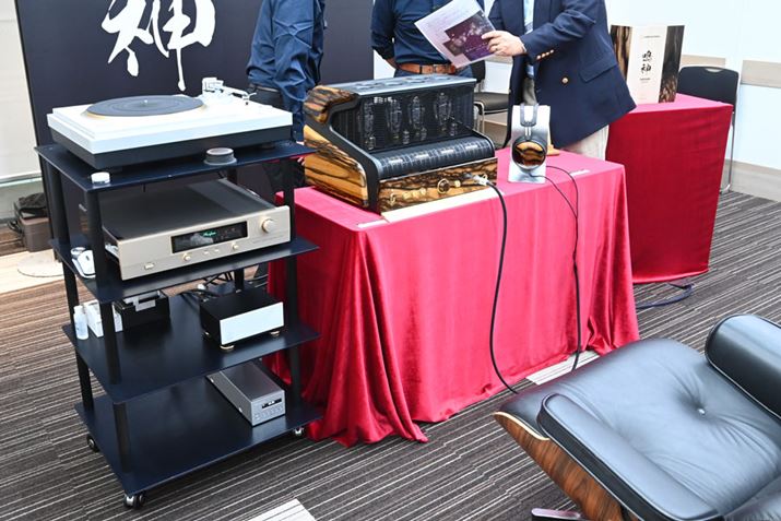 1,320~̃nCGhI[fBIVXeu_iNARUKAMIjv͐pu[XŎ{