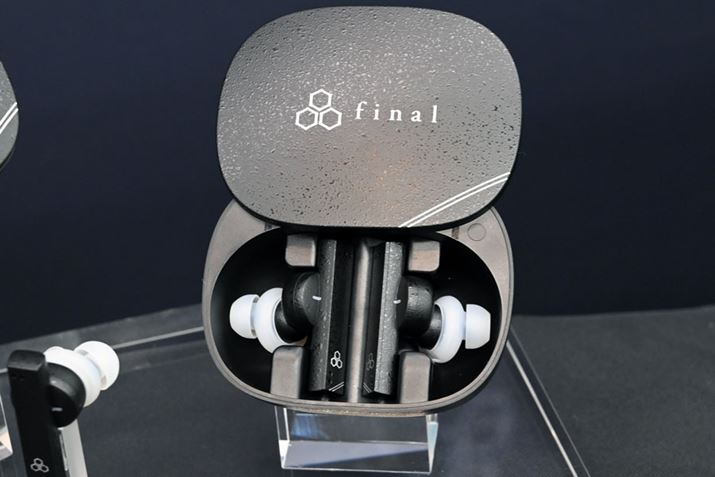 SCXCzuZE8000 MK2vBCz{̂[dP[X̌`͕ύXȂACz{̂[dP[X2{̔CvgꂽƁAC[s[XV^ɕύXꂽƂ낪fUCʂł́uZE8000vƂ̈Ⴂ