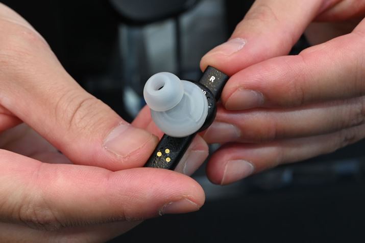 V^C[s[X̓V[htBǉđ萫AbvBuZE8000 MK2v̉œKɍ킹č荞ł邻ŁAuZE8000vɂ̂܂ܗp͂łȂ