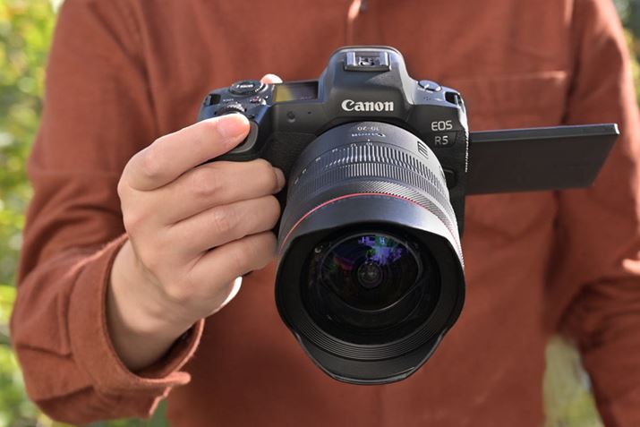 œ_10mmɑΉuRF10-20mm F4 L IS STMvBtTCY~[XuEOS R5vƑgݍ킹Ďp