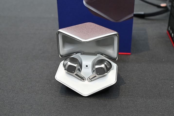 R2R_[DACuHymalaya DACv𓋍ڂHIFIMAN̊SCXCzuSVANAR WIRELESS LEv