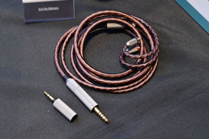 P[u̐ViuARX500vBuHS2000MX SHO -- MKIIIvɕt̂Pentaconn Ear Short^CvA̓A_v^[OLong^CvɂΉł