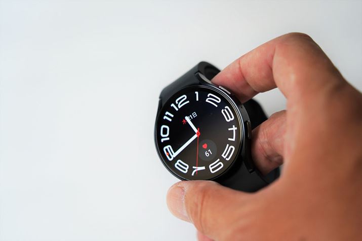 FeliCaΉɂSuicaIDAQUICPayg悤ɂȂuGalaxy Watch6v