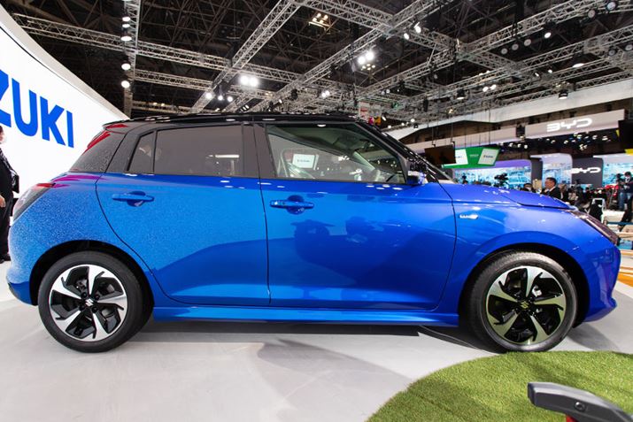 wbhCg̏ォtgƃÃhAʂALN^[C̓e[CgɐLт