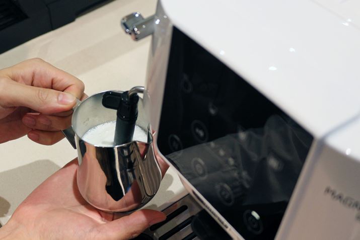 ~NWOɐ^~NtbT[Ȁ̕Ƀ~NWÔĉxmFȂAĂ܂B̕MȂĂA~߂ǂBX`[umüʒuɖ߂ăX`[~߂܂