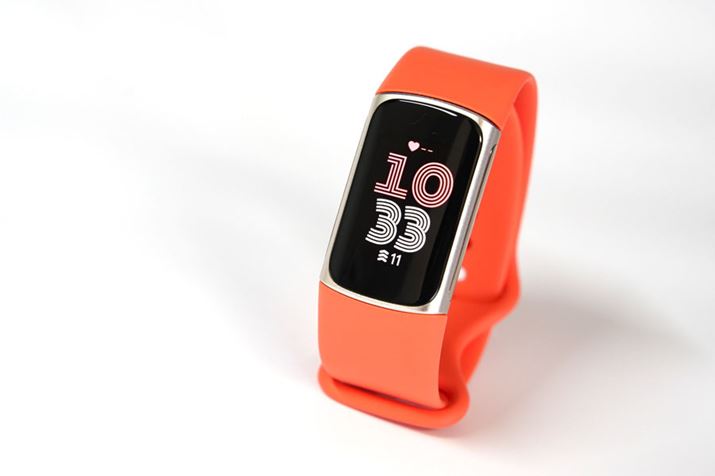 GoogleuFitbit Charge 6vr[܂