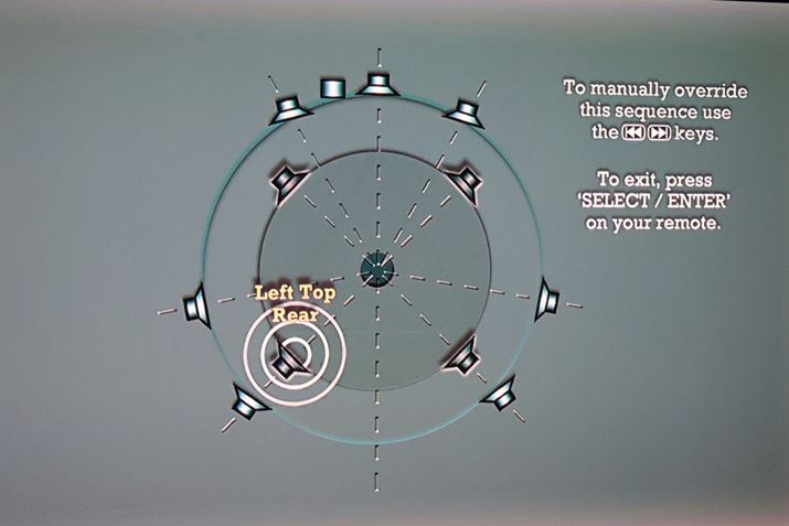 u[CI[fBIuThe Dark Side of the Moonvɂ̓Xs[J[̃ZbgAbvKCh܂œĂBŕ\I[o[wbhXs[J[4{