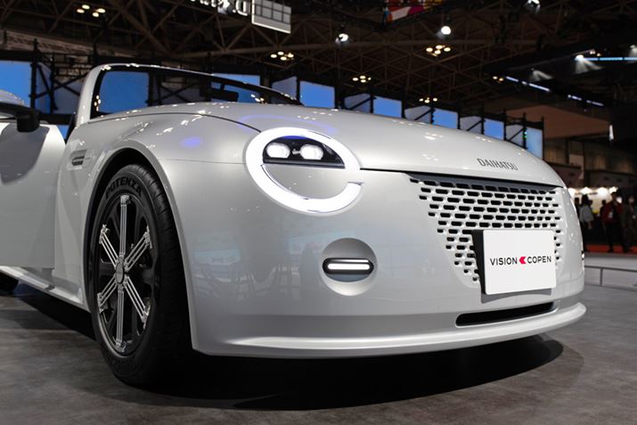 urW RyṽtgtFCXB̊ۖڃwbhCgtHOAȎ``[tƂȂAVfȂł͂̃fUCɐiĂ