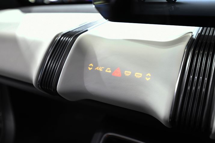 X}zȂǂ̓IȃfoCXQlɁAXCb`ނ𓧉߂邱ƂŐi\Ă