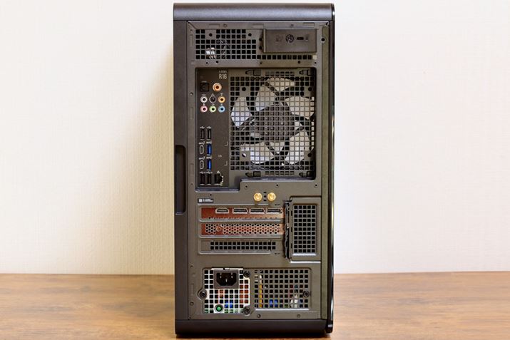 wʂ̊OC^[tFCX͂̏[ԂBLLAN|[g2.5GbpsT|[gقAUSB|[g͑S8|[g