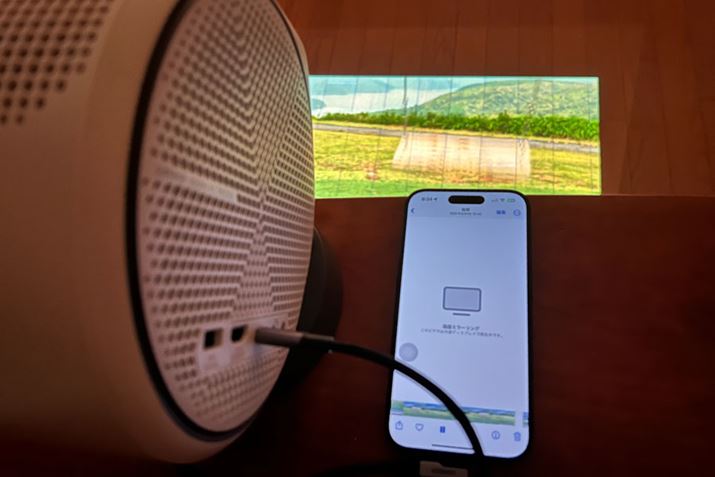 USB Type-CP[uŐڑuiPhone 15 Prov̉ʂ։foƂBACdڑĂȂƂɒ