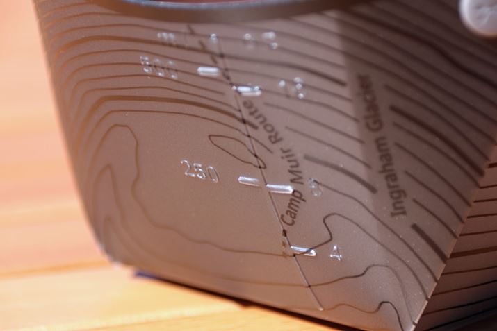 Jbvƃ{Eɂ͖ڐ肪tĂ܂B{E500mLAJbv250mL