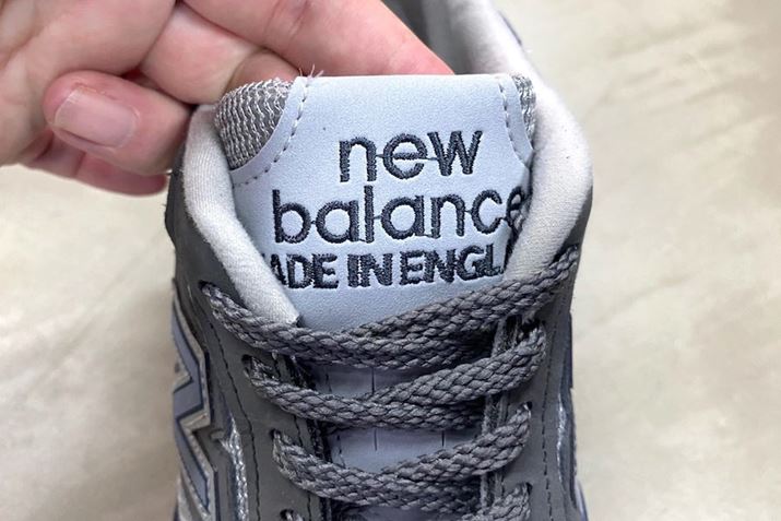 V[^ɂ́uMADE IN ENGLANDv̎hイIBꂽ͋C߂Ă܂